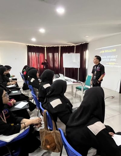 Kelas Bahasa Isyarat